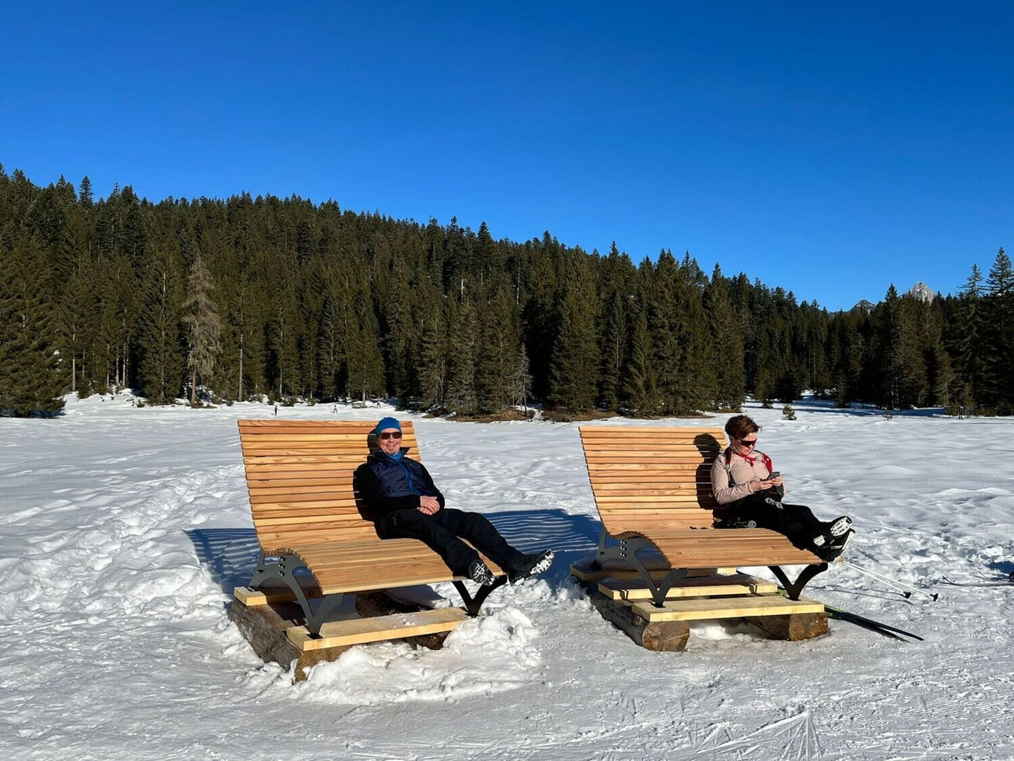 Himmelsliege ,,Achensee" |  Waldsofa aus Lärchenholz | schwarz pulverbeschichtet | diverse Größen | optionales Gravurschild