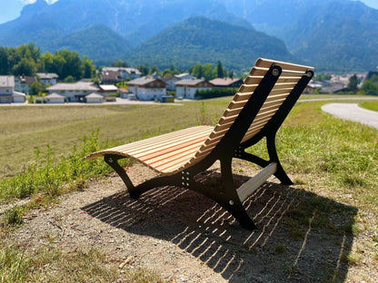 Himmelsliege ,,Achensee" |  Waldsofa aus Lärchenholz | schwarz pulverbeschichtet | diverse Größen | optionales Gravurschild