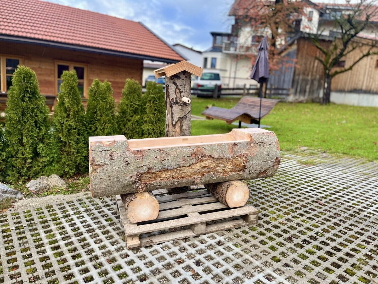Holzbrunnen ,,Aiplspitz" Baumstammbrunnen mit Rinde | diverse Größen & Optionen