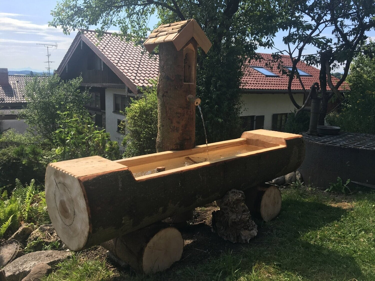 Holzbrunnen ,,Aiplspitz" Baumstammbrunnen mit Rinde | diverse Größen & Optionen