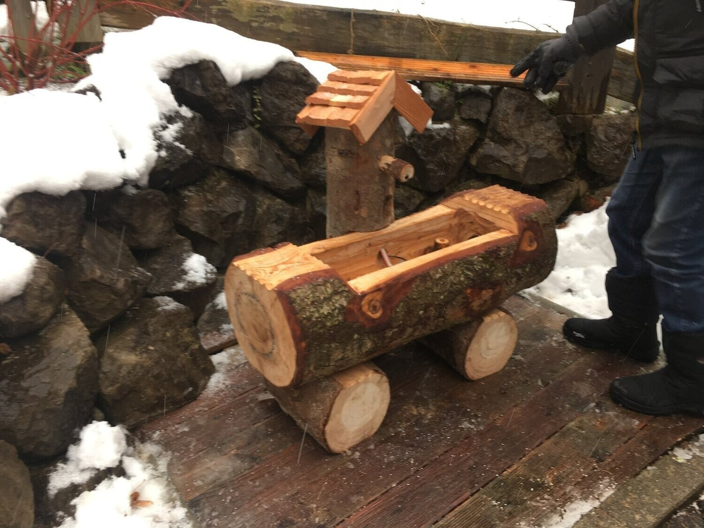 Holzbrunnen ,,Aiplspitz" Baumstammbrunnen mit Rinde | diverse Größen & Optionen