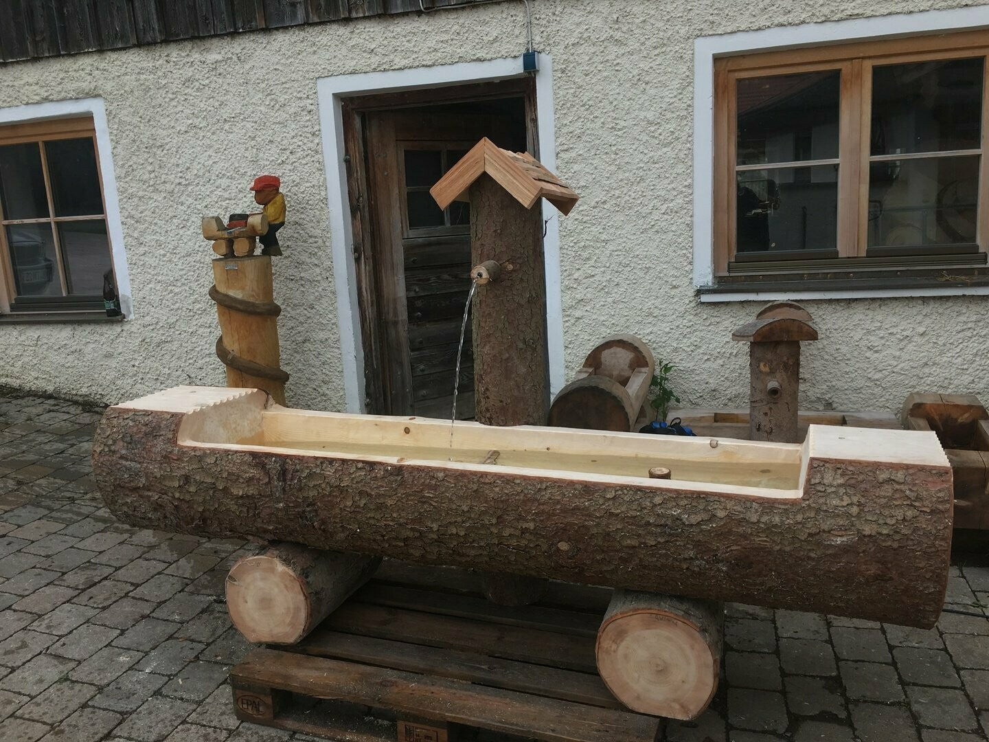 Holzbrunnen ,,Aiplspitz" Baumstammbrunnen mit Rinde | diverse Größen & Optionen