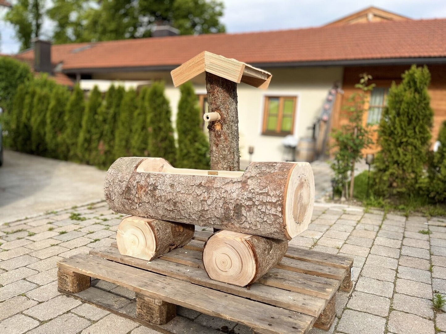 Holzbrunnen ,,Aiplspitz" Baumstammbrunnen mit Rinde | diverse Größen & Optionen