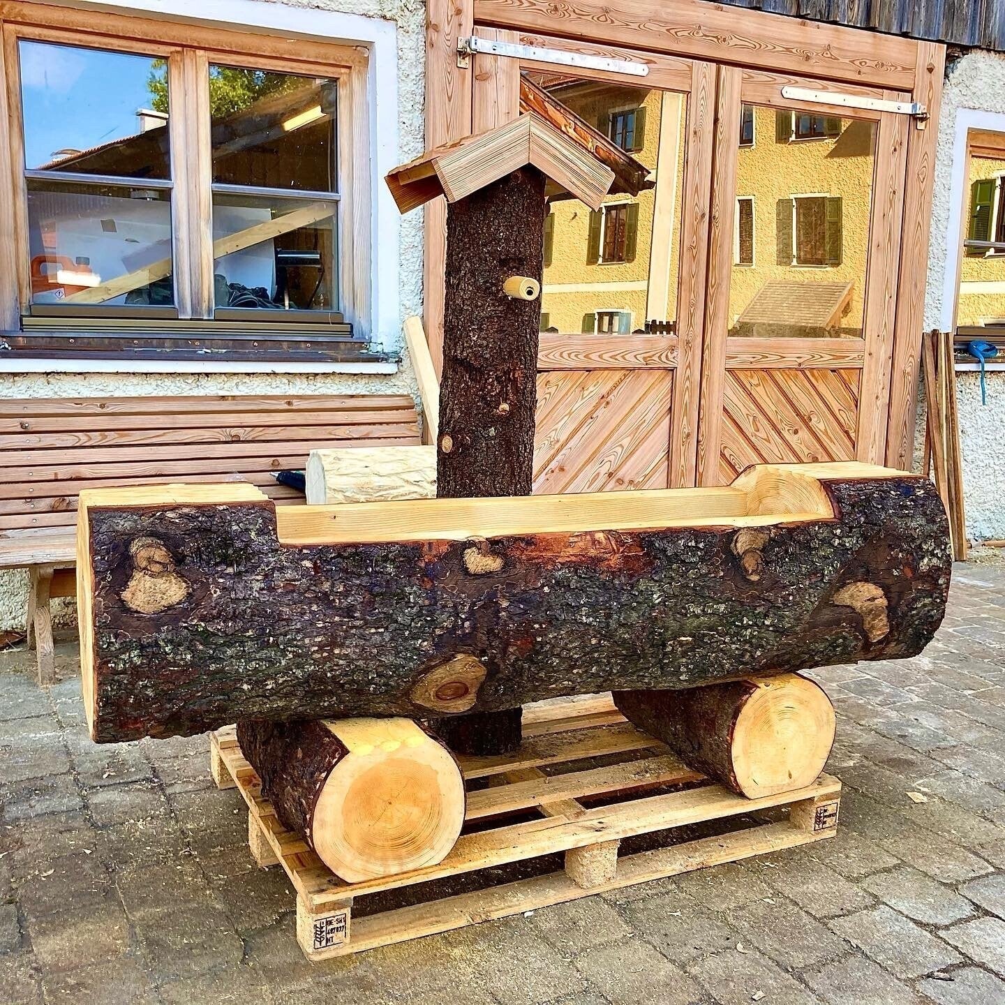 Holzbrunnen ,,Aiplspitz" Baumstammbrunnen mit Rinde | diverse Größen & Optionen
