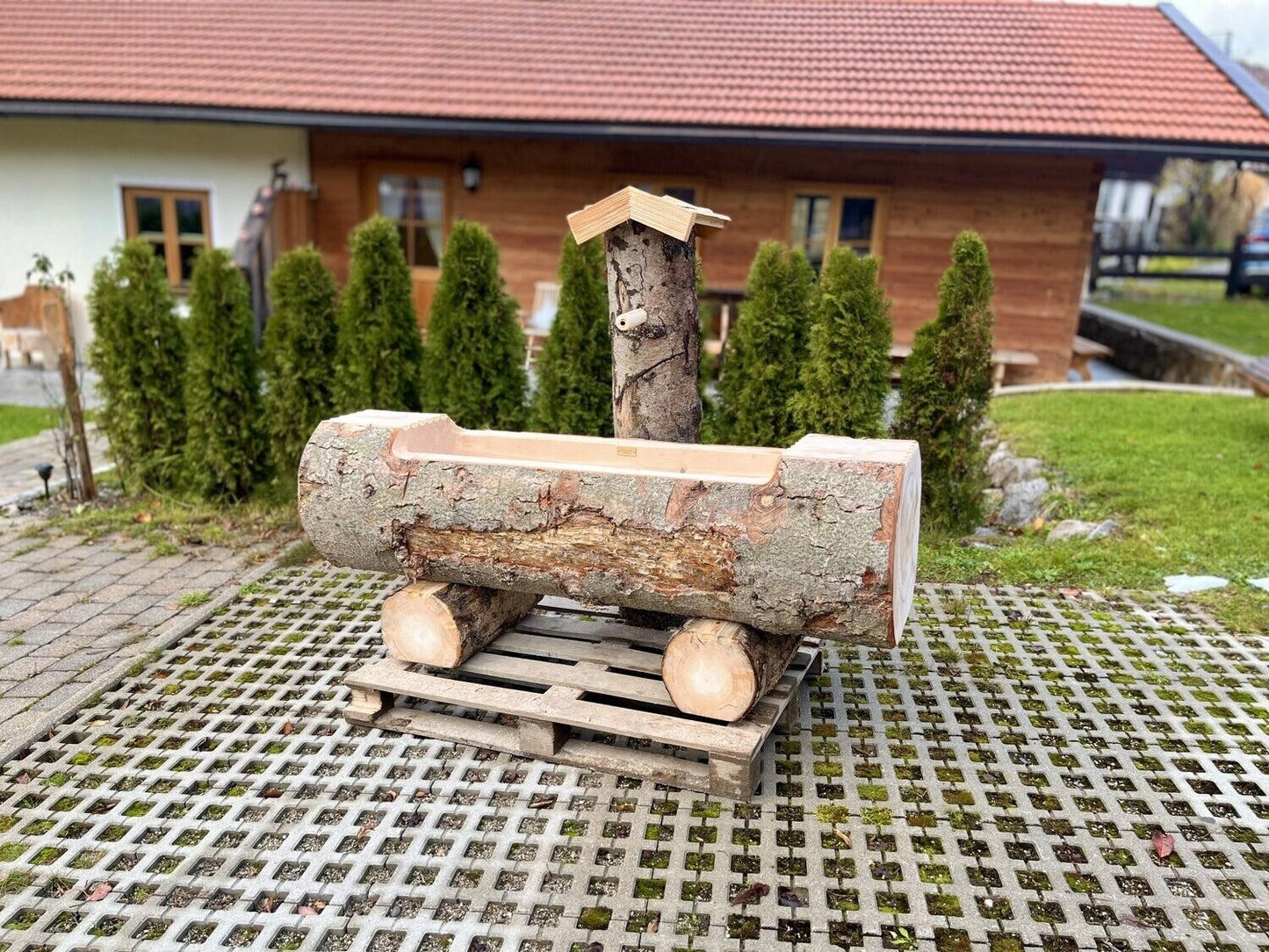 Holzbrunnen ,,Aiplspitz" Baumstammbrunnen mit Rinde | diverse Größen & Optionen