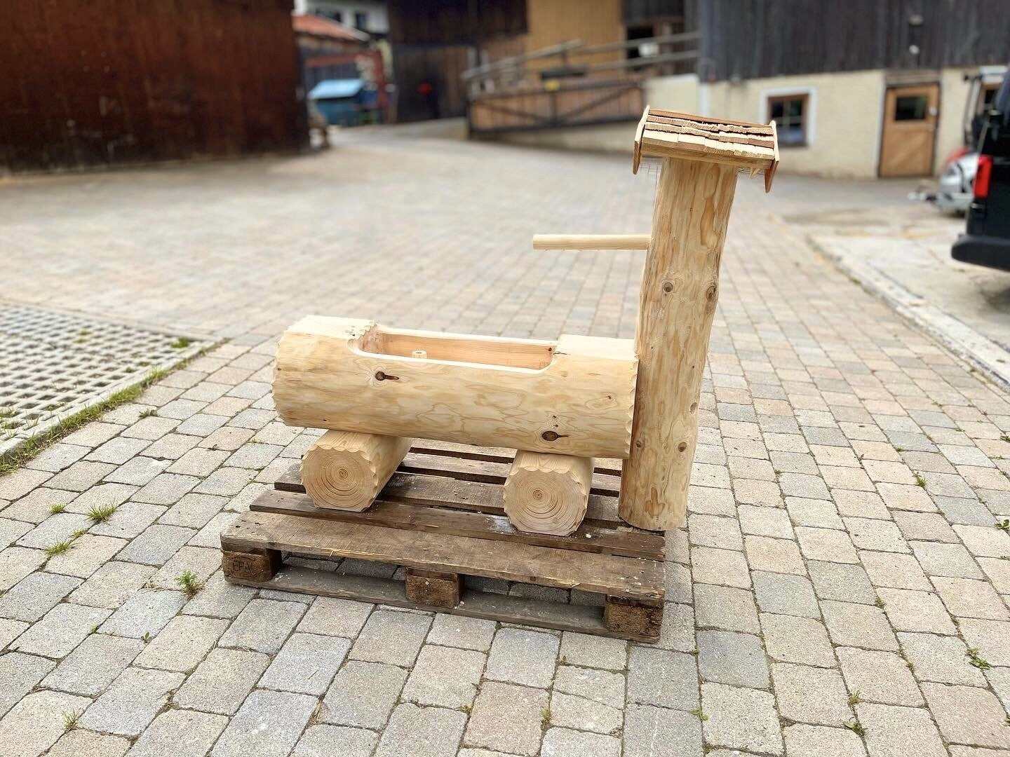 Holzbrunnen ,,Alpelhorn" Holztrog mit Säule stirnseiteitig | diverse Größen & Optionen