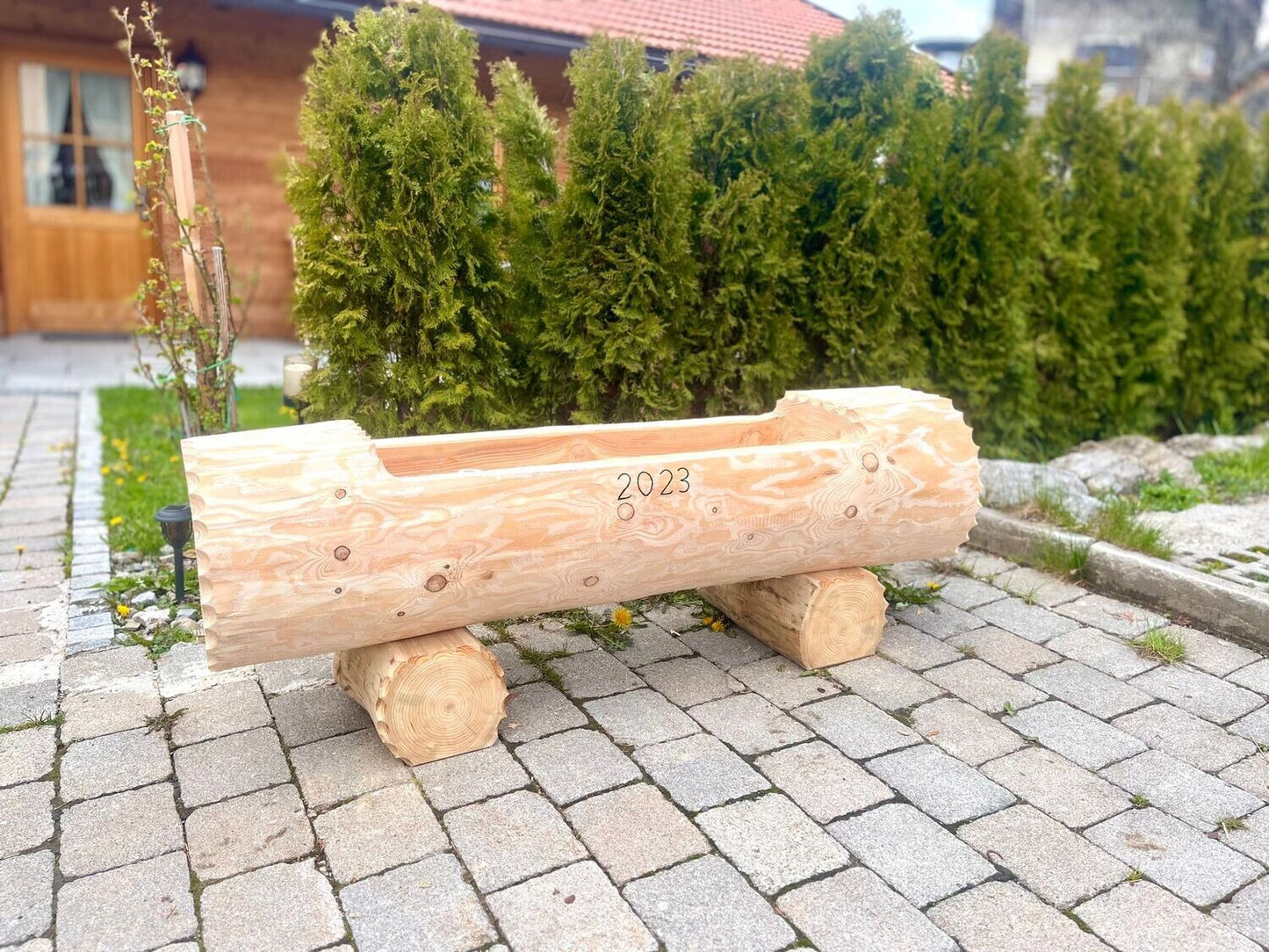 Holzbrunnen ,,Bodenschneid" Holztrog Lärche Seiten abgeflacht | diverse Größen & Lasur-Option