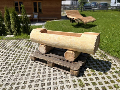 Holzbrunnen ,,Bodenschneid" Holztrog Lärche Seiten abgeflacht | diverse Größen & Lasur-Option