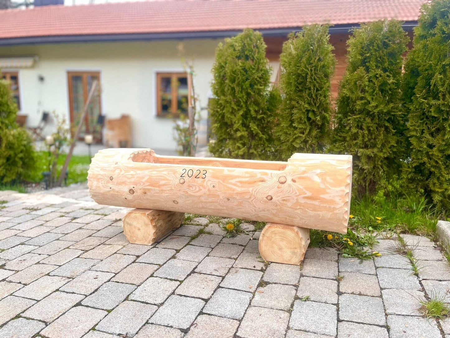 Holzbrunnen ,,Bodenschneid" Holztrog Lärche Seiten abgeflacht | diverse Größen & Lasur-Option