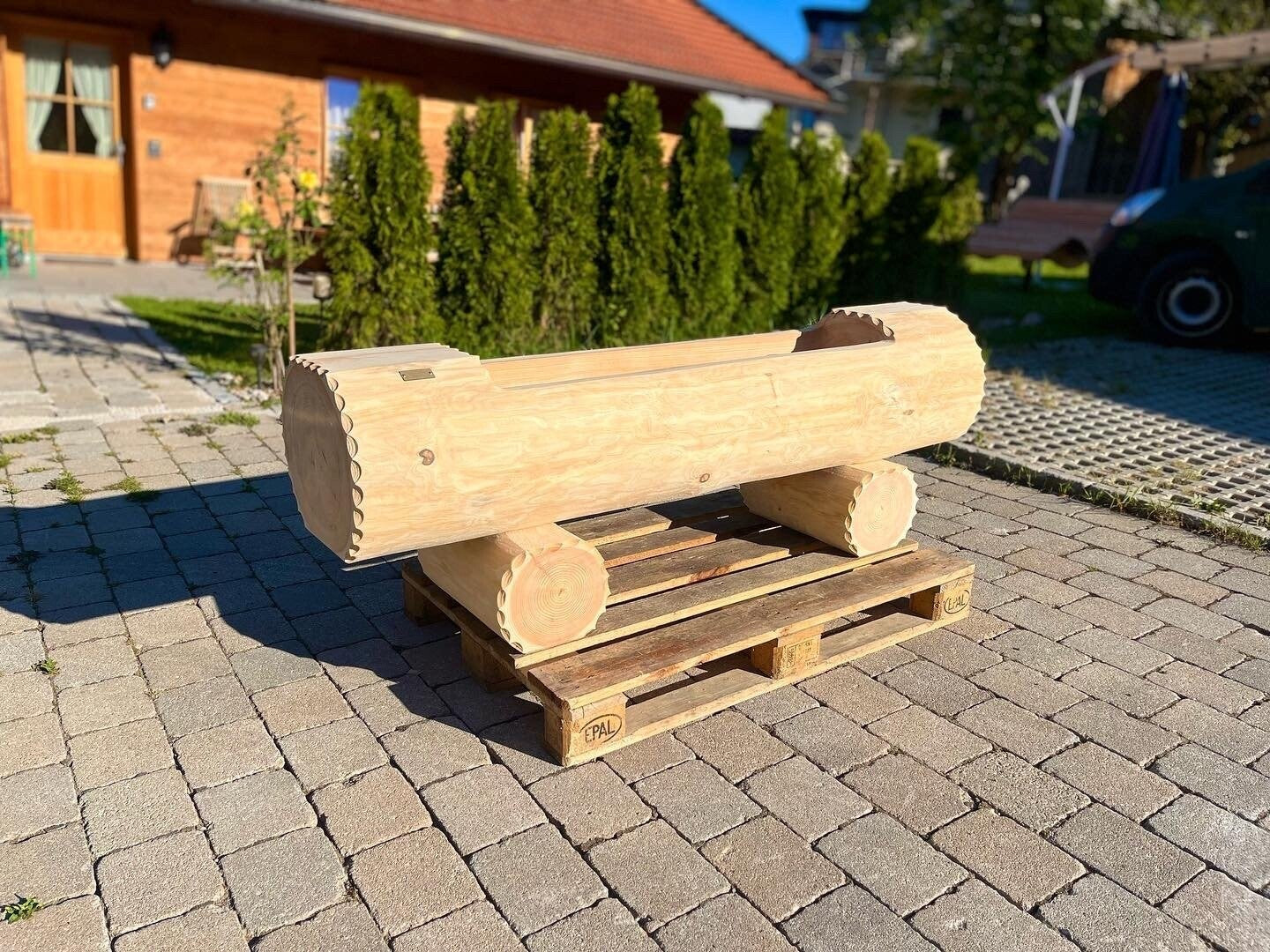 Holzbrunnen ,,Bodenschneid" Holztrog Lärche Seiten abgeflacht | diverse Größen & Lasur-Option