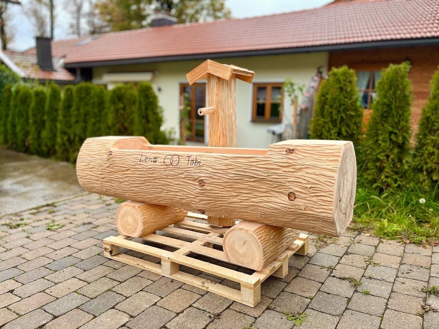 Holzbrunnen ,,Jägerkamp" Zierbrunnen mit Struktur Lärchenholz | diverse Größen & Optionen