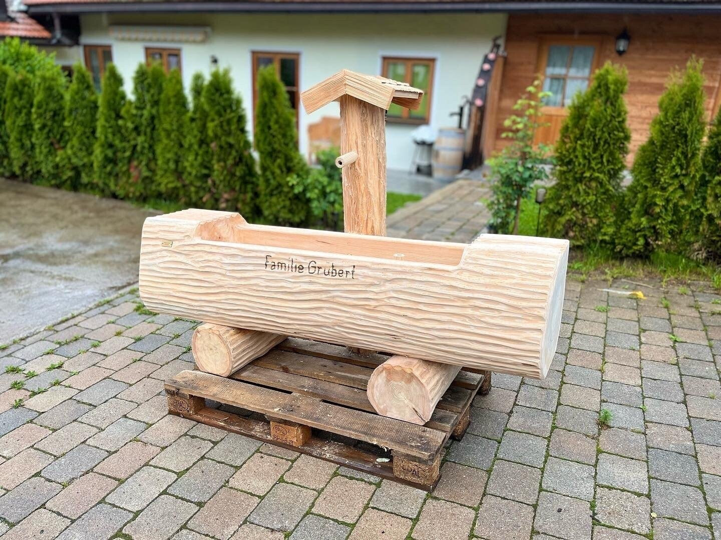 Holzbrunnen ,,Jägerkamp" Zierbrunnen mit Struktur Lärchenholz | diverse Größen & Optionen