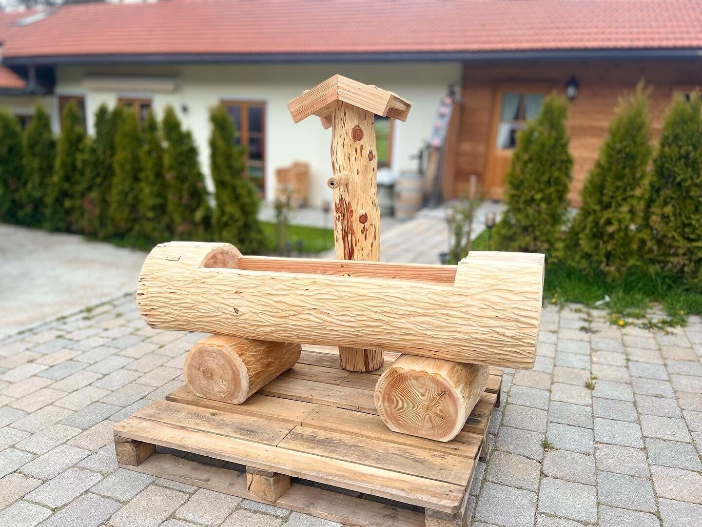 Holzbrunnen ,,Jägerkamp" Zierbrunnen mit Struktur Lärchenholz | diverse Größen & Optionen