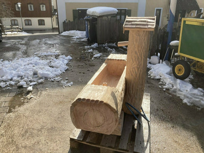 Holzbrunnen ,,Jägerkamp" Zierbrunnen mit Struktur Lärchenholz | diverse Größen & Optionen