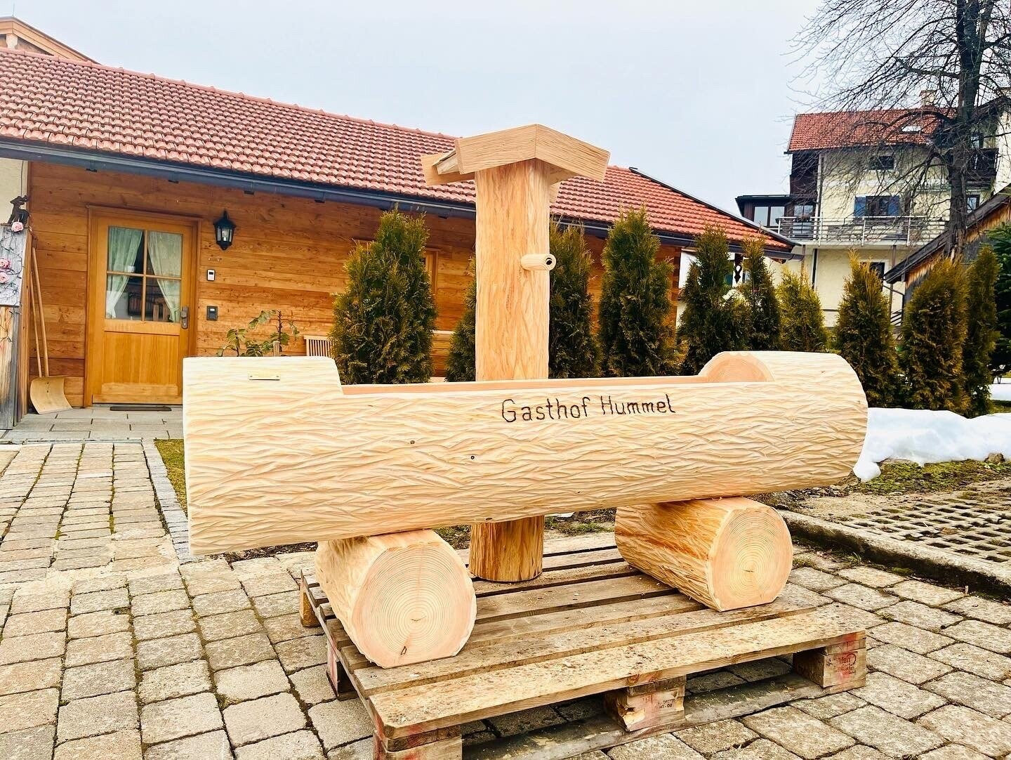 Holzbrunnen ,,Jägerkamp" Zierbrunnen mit Struktur Lärchenholz | diverse Größen & Optionen