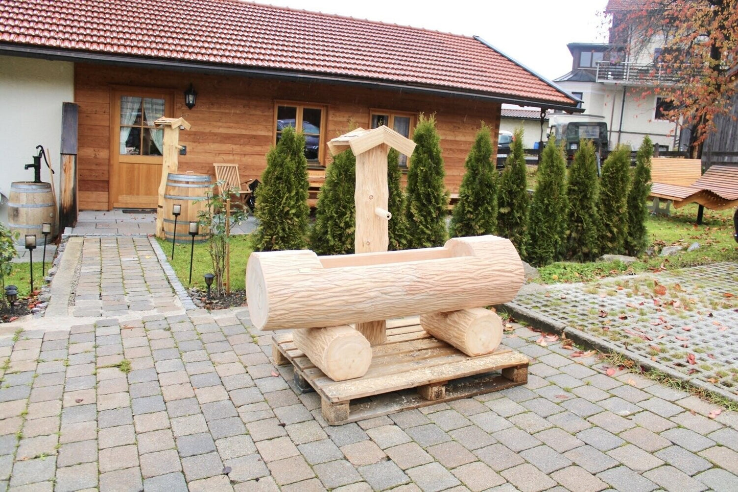 Holzbrunnen ,,Jägerkamp" Zierbrunnen mit Struktur Lärchenholz | diverse Größen & Optionen