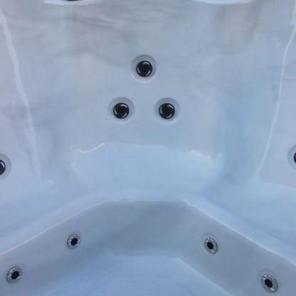 Sanotechnik PALMA OUTDOOR WHIRLPOOL white marble inkl. Abdeckung und Stiege 190x190x86 cm