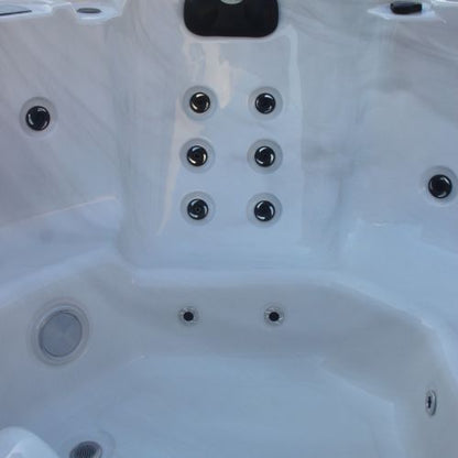 Sanotechnik PALMA OUTDOOR WHIRLPOOL white marble inkl. Abdeckung und Stiege 190x190x86 cm