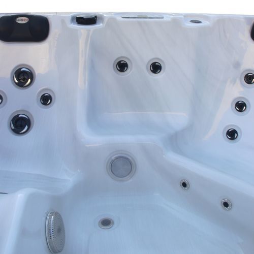 Sanotechnik PALMA OUTDOOR WHIRLPOOL white marble inkl. Abdeckung und Stiege 190x190x86 cm