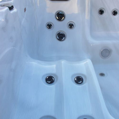 Sanotechnik PALMA OUTDOOR WHIRLPOOL white marble inkl. Abdeckung und Stiege 190x190x86 cm