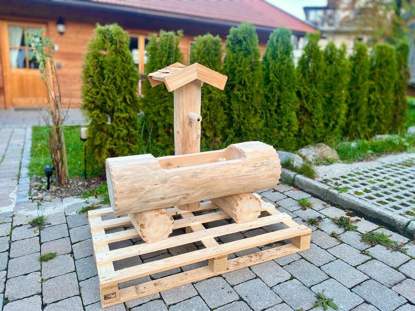 Holzbrunnen ,,Schliersberg" Holztrog Ränder abgeflacht aus Tannenholz | diverse Größen & Optionen