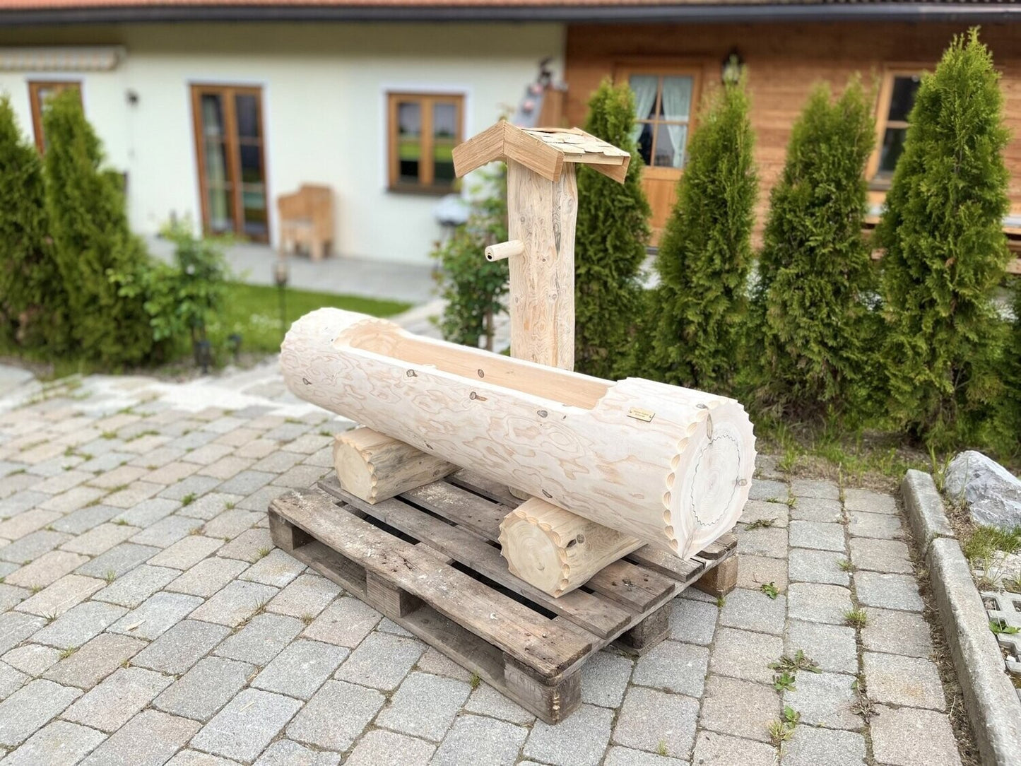 Holzbrunnen ,,Weinberg" Holztrog aus Tannenholz Ränder rund | diverse Größen & Optionen