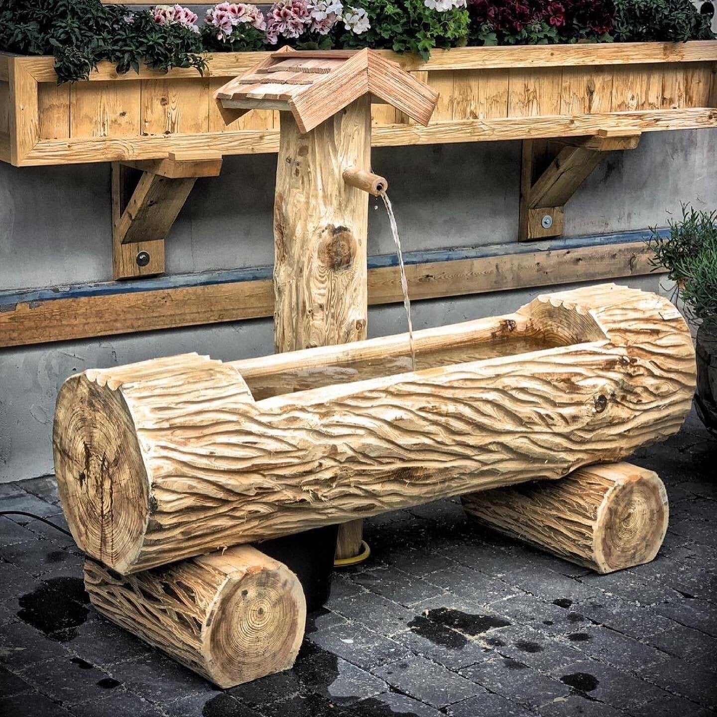 Holzbrunnen ,,Wilder Kaiser" Holztrog aus Tannenholz mit Struktur | diverse Größen & Optionen