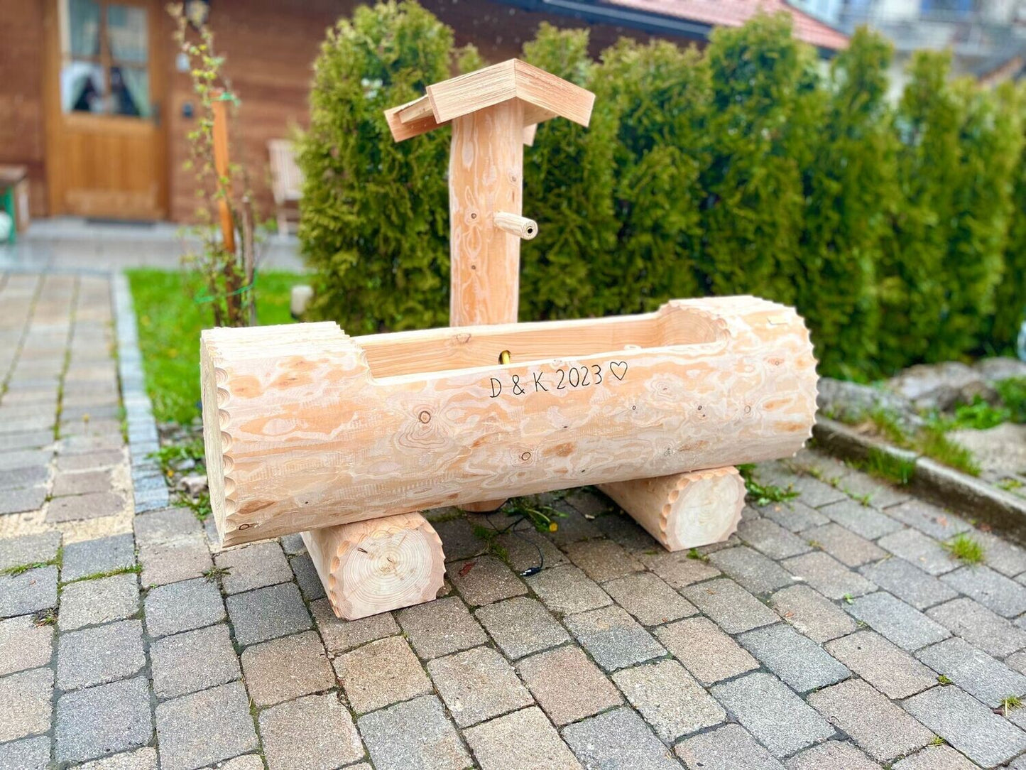 Holzbrunnen ,,Zugspitze" Baumstammbrunnen aus Lärchenholz | diverse Größen & Optionen