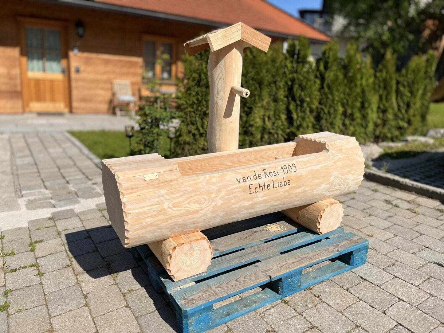 Holzbrunnen ,,Zugspitze" Baumstammbrunnen aus Lärchenholz | diverse Größen & Optionen