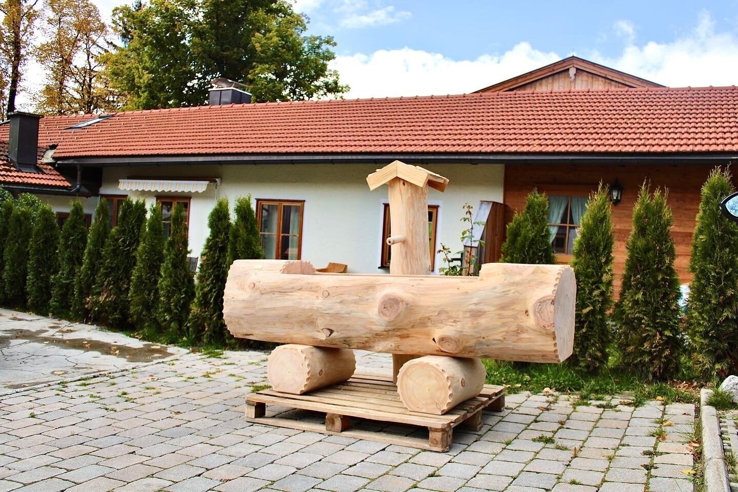 Holzbrunnen ,,Zugspitze" Baumstammbrunnen aus Lärchenholz | diverse Größen & Optionen