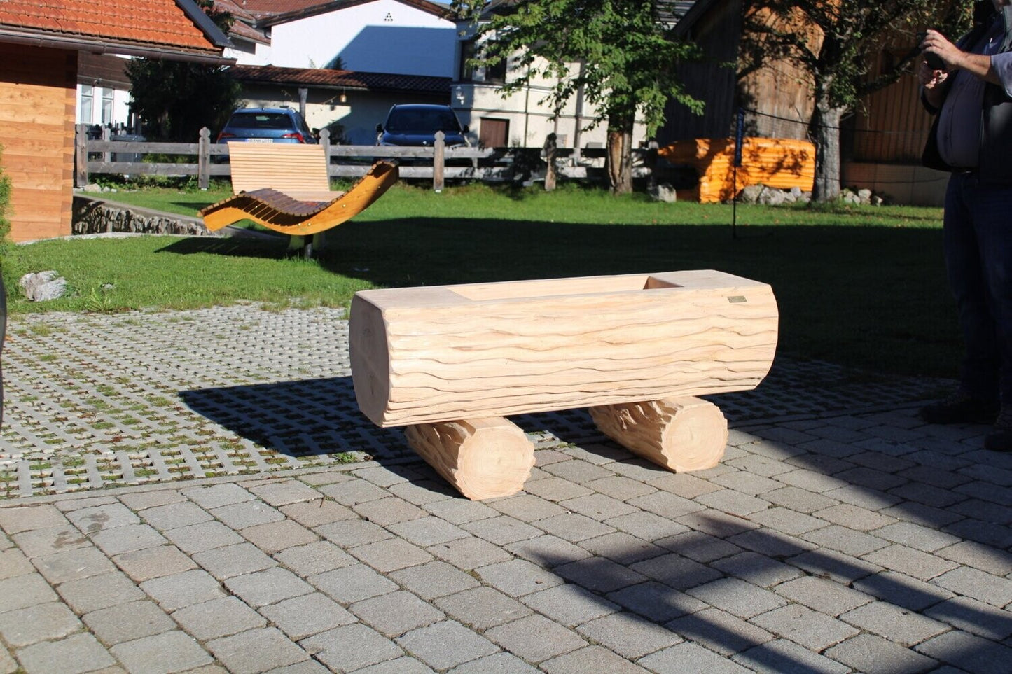 Holzbrunnen ,,Zwiesel" Lärchenbrunnen mit Struktur | diverse Größen & Lasur-Option